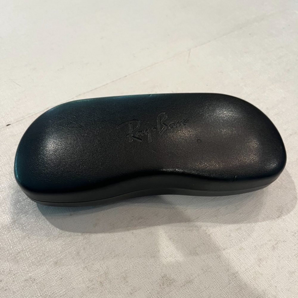 Ray-Ban black leatherette hard shell sunglasses/ glasses case. Fair